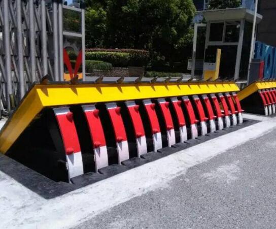 翻板路障機(jī) 翻板路障機(jī)